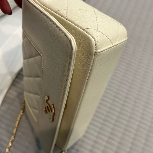 CHANEL
Sheepskin Quilted Medium Vintage Mademoiselle Flap bag - Picture 7 of 12